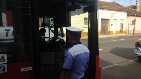 Poliţia Bihor: Într-o singură zi, 47 de bihoreni au fost amendaţi pentru că nu purtau mască în mijloacele de transport public (FOTO)