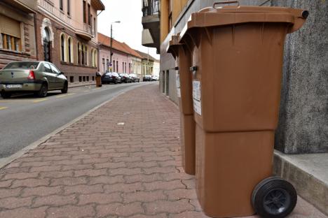 Colectare... corectată: O echipă mixtă de control ia la pas străzile Oradiei şi verifică modul în care oamenii aruncă gunoaiele (FOTO)
