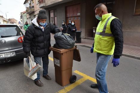 Colectare... corectată: O echipă mixtă de control ia la pas străzile Oradiei şi verifică modul în care oamenii aruncă gunoaiele (FOTO)