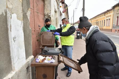 Colectare... corectată: O echipă mixtă de control ia la pas străzile Oradiei şi verifică modul în care oamenii aruncă gunoaiele (FOTO)