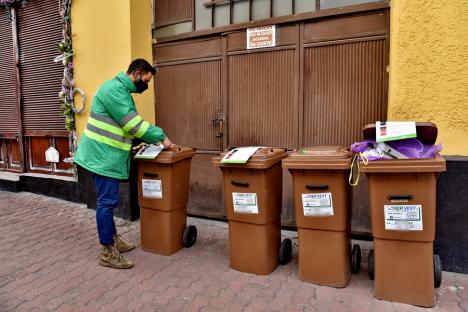 Colectare... corectată: O echipă mixtă de control ia la pas străzile Oradiei şi verifică modul în care oamenii aruncă gunoaiele (FOTO)