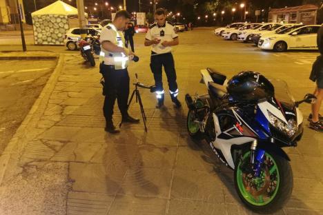 A 'plouat' cu amenzi pentru motociclişti şi şoferi cu vehicule 'tunate', în Oradea. Poliţiştii au ieşit cu sonometrul în trafic (FOTO)