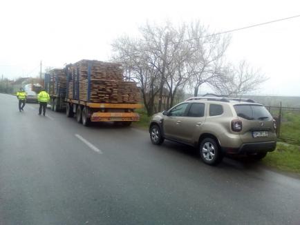 Control-maraton pe drumurile județene din Bihor, pentru sancționarea camionagiilor supraîncărcați. Unele mașini au fost indisponibilizate (FOTO)