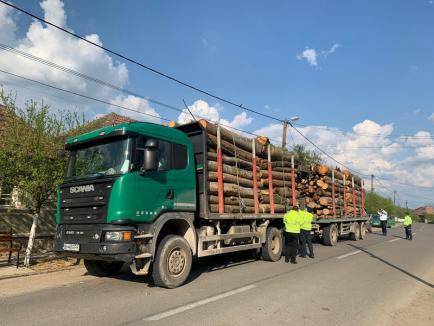 Control-maraton pe drumurile județene din Bihor, pentru sancționarea camionagiilor supraîncărcați. Unele mașini au fost indisponibilizate (FOTO)