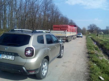 Record sancționat pe drumurile județene din Bihor: un camion era încărcat cu 24 tone peste limita legală (FOTO)