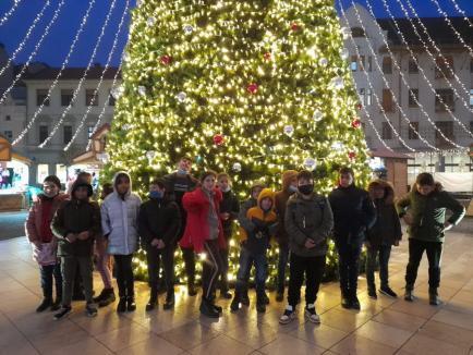 Surpriză de Sfântul Nicolae: Zeci de copii de la Centrul Caritas Eparhial din Ioaniş, aduşi la Târgul de Crăciun din Oradea (FOTO)