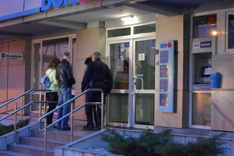 Un băieţel de 2 ani a ajuns la Urgenţe, după ce s-a curentat la un bancomat, în Oradea! (FOTO)