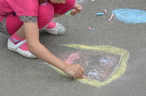 Salvați Copiii: În România, unul din doi copii este supus unei forme de abuz