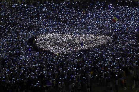 „Și noi suntem poporul”: 10.000 de persoane la manifestația pro-europeană din București (FOTO/VIDEO)