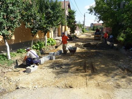 Investiţie de un milion de euro: Două străzi din cartierul Ioşia, în curs de modernizare (FOTO)
