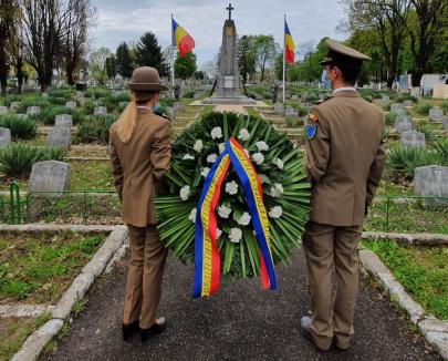 Războiul coroanei: Andrica le cere instituţiilor să depună la ceremoniile din cimitir doar coroane 'eco'