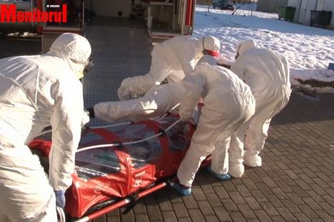 O femeie din Suceava suspectă de coronavirus a fost scăpată cu targa (VIDEO)