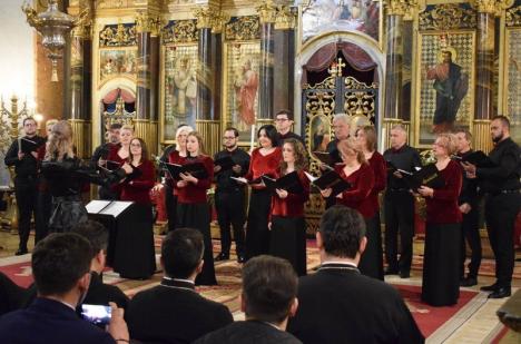 Luminile ajunului: Corul de cameră Voces colindă bisericile din Oradea şi din judeţ