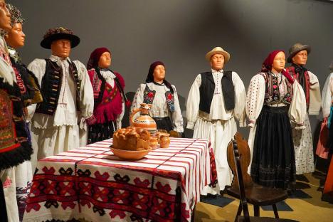 Muzeul Țării Crișurilor expune costume populare din Bihor la Veneția, în timpul celebrului carnaval