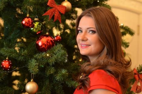 Crăciuniţă în direct! Crăciuniţa 2015 a BIHOREANULUI este frumoasa prezentatoare a ştirilor Digi 24 Oradea, Yvette Mîrza (FOTO)
