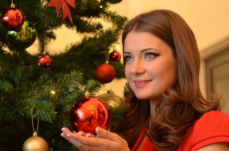 Crăciuniţă în direct! Crăciuniţa 2015 a BIHOREANULUI este frumoasa prezentatoare a ştirilor Digi 24 Oradea, Yvette Mîrza (FOTO)