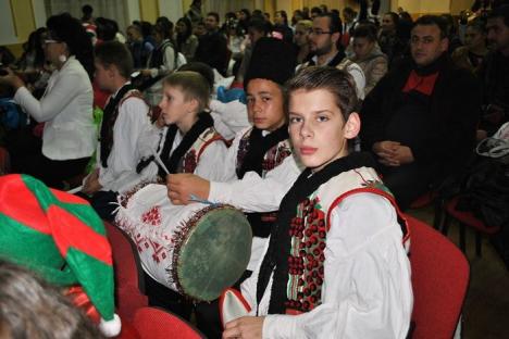 'De sărbători, împreună!' Peste 150 de elevi de la mai multe şcoli din judeţ au colindat într-un spectacol la Liceul Greco-Catolic (FOTO)