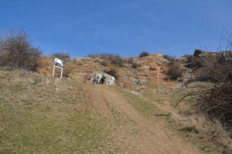 Poartă spre altă eră: La doi paşi de Oradea, avenul Betfia găzduieşte o rezervaţie paleontologică, cu fosile glaciare şi colonii imense de lilieci (FOTO)