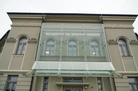 Din ruină, palat: Clădirea fostului Spital de Neurologie din Oradea a fost transformată în incubator de afaceri, vezi cum arată! (FOTO)