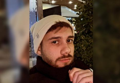 Tânărul care și-a înjunghiat mortal tatăl în cartierul Prima Nufărul din Oradea a fost reținut de anchetatori. Și-a provocat singur rănile, cu un briceag