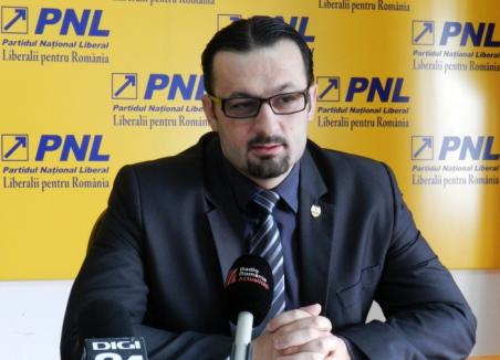 Senatorul Bodea ironizează cultul personalităţii lui Ponta: proiect de lege pentru dizolvarea Parlamentului de către premier