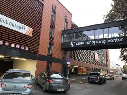 Locuri de parcare, un nou program şi super reduceri la Crişul Shopping Center (FOTO)