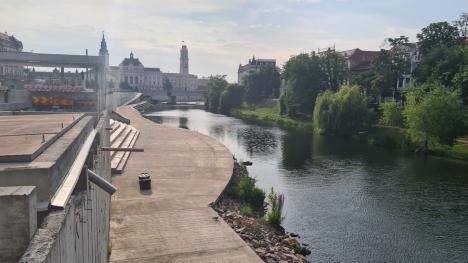 Crișul subțiat: Viitoarea promenadă de pe Crișul Repede ar putea destabiliza Podul Sf. Ladislau! (FOTO)