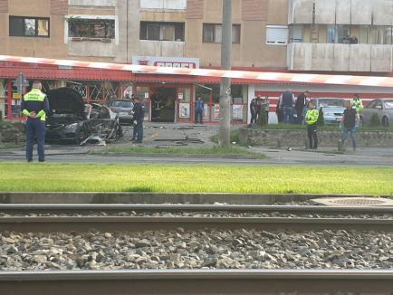 Mână criminală: Un Mercedes a explodat într-o parcare din Arad. Șoferul, un cunoscut om de afaceri, a murit carbonizat (FOTO / VIDEO)