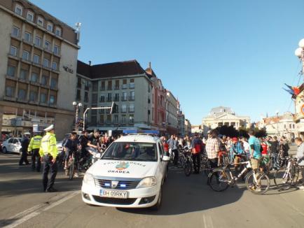 O mie de orădeni au pedalat prin oraş, cerând respect în trafic şi mai multe piste de biciclete (FOTO/VIDEO)