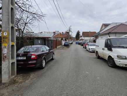 Parcări, extremă urgență! Șantierele din zona Spitalului Județean din Oradea au „ucis” parcările. Unii văd în asta o afacere (FOTO)