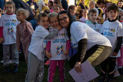 Sute de orădeni au alergat împreună pentru copiii și tinerii din Asociația S.O.S. Autism Bihor (FOTO)