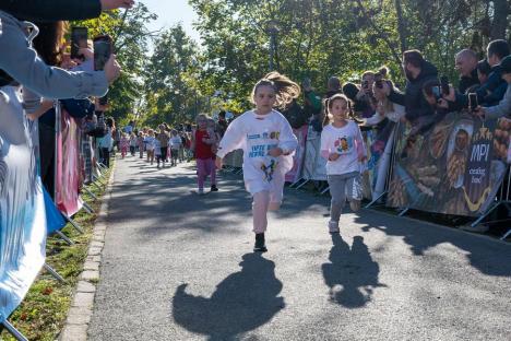 Sute de orădeni au alergat împreună pentru copiii și tinerii din Asociația S.O.S. Autism Bihor (FOTO)