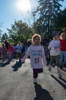 Sute de orădeni au alergat împreună pentru copiii și tinerii din Asociația S.O.S. Autism Bihor (FOTO)