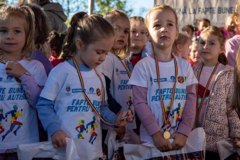 Sute de orădeni au alergat împreună pentru copiii și tinerii din Asociația S.O.S. Autism Bihor (FOTO)