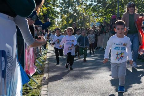 Sute de orădeni au alergat împreună pentru copiii și tinerii din Asociația S.O.S. Autism Bihor (FOTO)