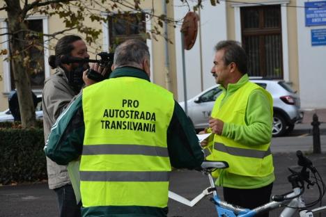 Doar 10 din 100: O mână de PPMT-işti şi oameni de afaceri au pedalat pe lângă ruinele Autostrăzii Transilvania din Bihor (FOTO)
