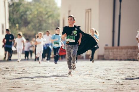 Crosul Cetăţii Oradea: 'Supereroi' de toate vârstele s-au întrecut la alergat (FOTO)
