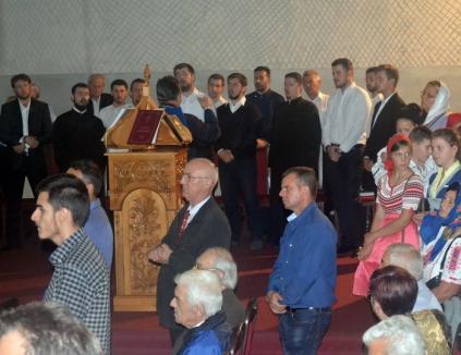 Vrednic este! Mitropolitul Ardealului a decernat 33 de distincţii mitropolitane membrilor Consiliului Eparhial şi unor preoţi bihoreni (FOTO)