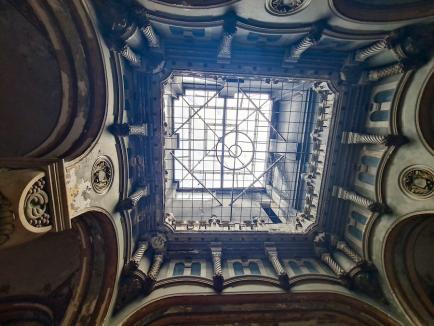 Interiorul Palatului Episcopal Greco-Catolic din Oradea, distrus de incendiu, va fi reabilitat printr-o investiţie de 38,9 milioane lei a Ministerului Dezvoltării (FOTO / VIDEO)