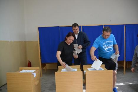Liderii UDMR Bihor, rezervaţi privind rezultatele alegerilor. Cseke Attila: „Vorbim diseară” (FOTO)