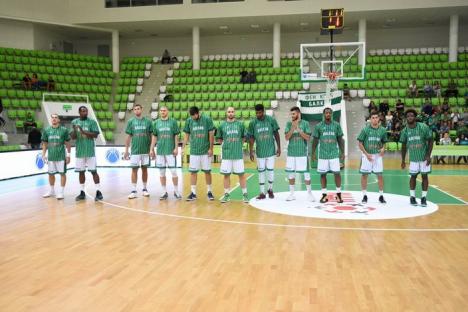 Început slab de sezon pentru baschetbalişti: CSM CSU a pierdut cu 66-82 în Bulgaria (FOTO)