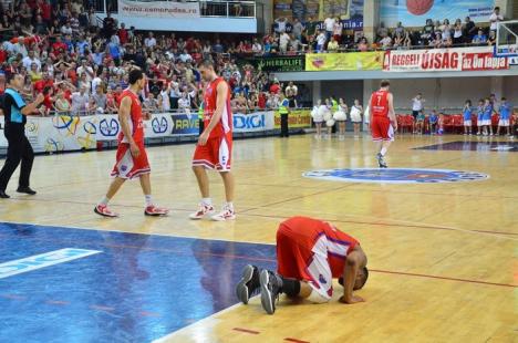 Înfrângere la un punct: După un meci extrem de tensionat, baschetbaliştii orădeni au pierdut cu Asesoft (FOTO)