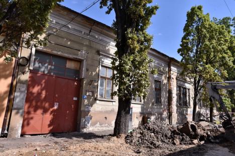 Cultură cu daune: Investitori imobiliari din Oradea acuză Direcția pentru Cultură că blochează proiectele din centrul istoric (FOTO)