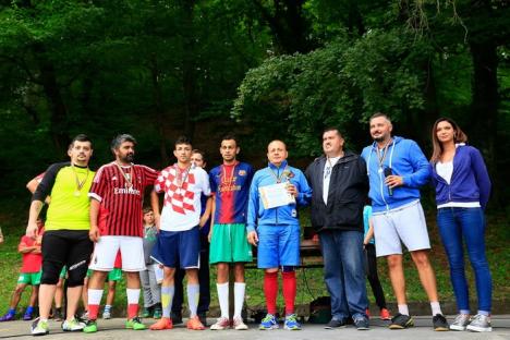 Politicienii bihoreni, adversari şi la fotbal. Printre jucători: Ioan Cupşa, Szabó Ődőn şi Traian Bodea (FOTO)