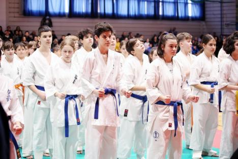 Sportivii de la CS GYM şi CSU Oradea au dominat întrecerile Cupei României la Karate Kyokushin (FOTO/VIDEO)