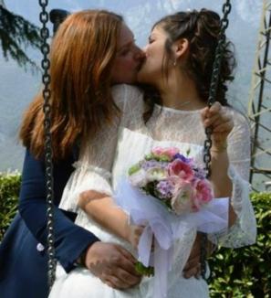 O româncă, protagonista primei căsătorii între lesbiene din Brescia