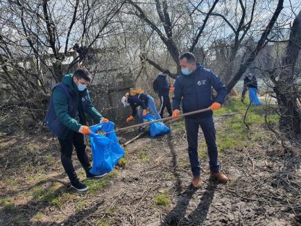 Curăţenie în râurile din Bihor, de Ziua Mondială a Apei: Peste 55 de metri cubi de gunoaie adunate (FOTO)