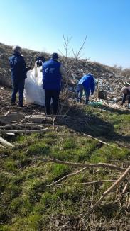 Curăţenie în râurile din Bihor, de Ziua Mondială a Apei: Peste 55 de metri cubi de gunoaie adunate (FOTO)