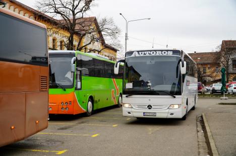 Trenurile directe Oradea - Cluj au fost înlocuite cu autobuze. Vezi programul acestora! (FOTO)