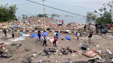 Tragedie în Indonezia: Sute de morţi şi răniţi, după un tsunami provocat de un cutremur de 7,5 grade (VIDEO)